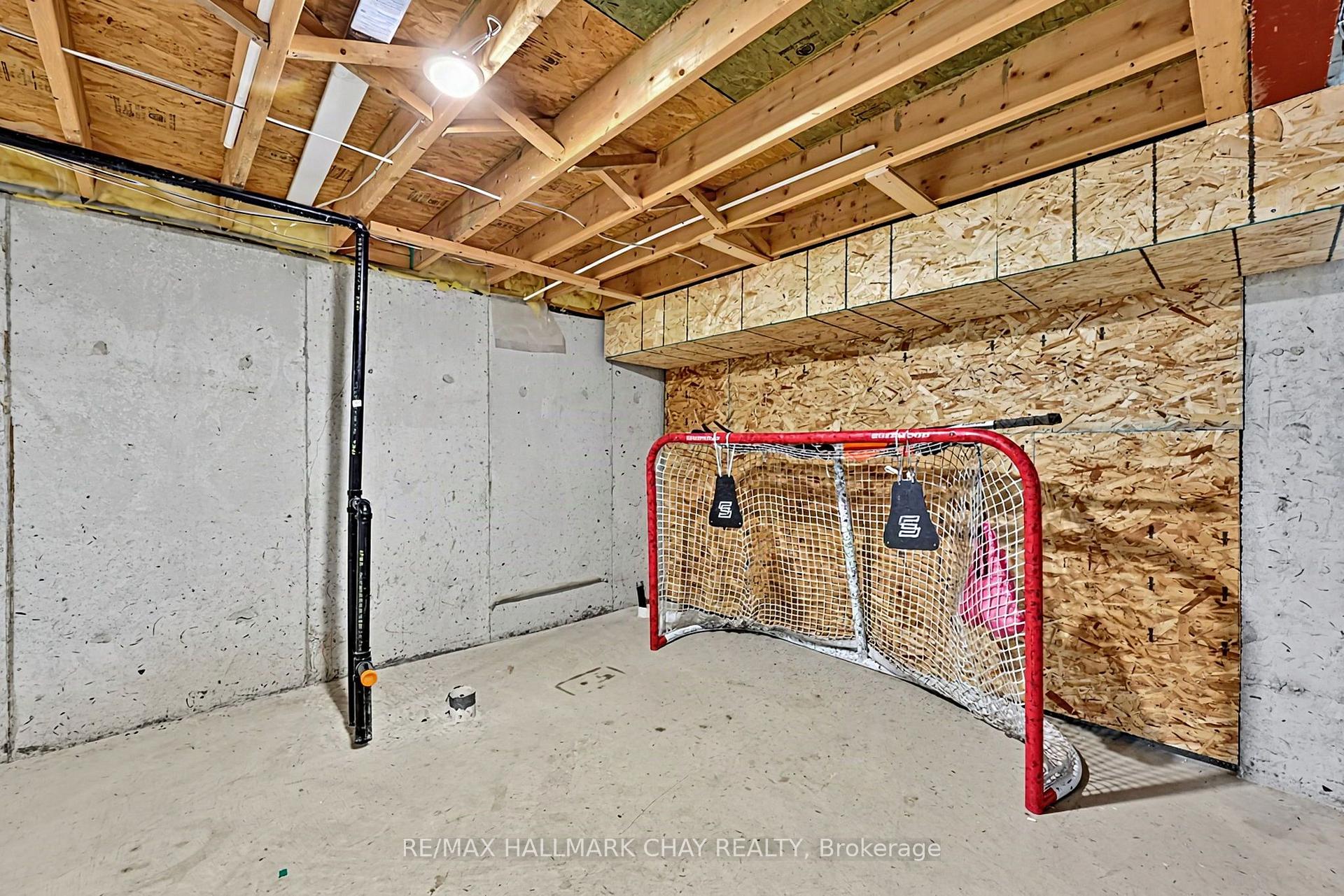 Photo 35 of 121 Taylor Drive, Barrie, Bayshore — HOMEH