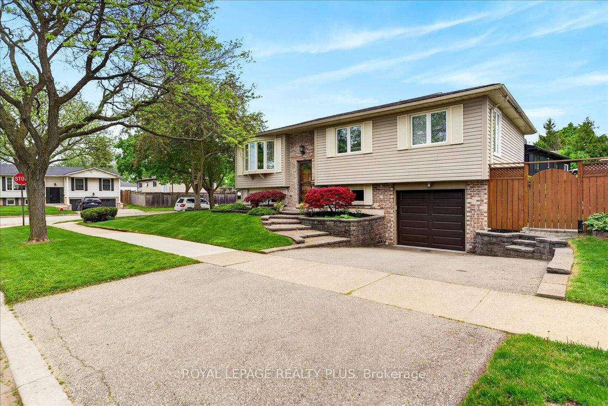 Photo 1 of 4452 Delaney Drive, Burlington, Shoreacres — HOMEH
