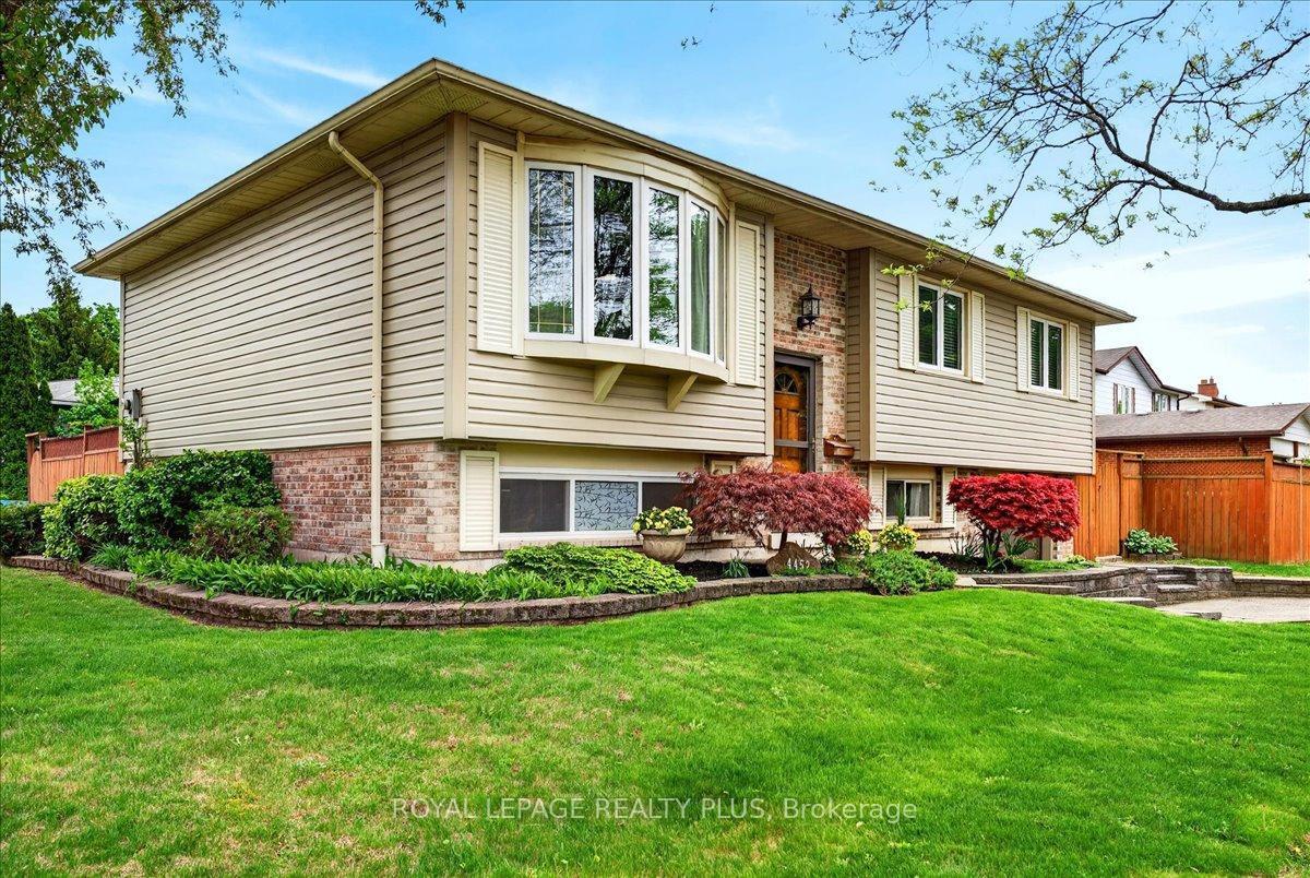 Photo 3 of 4452 Delaney Drive, Burlington, Shoreacres — HOMEH