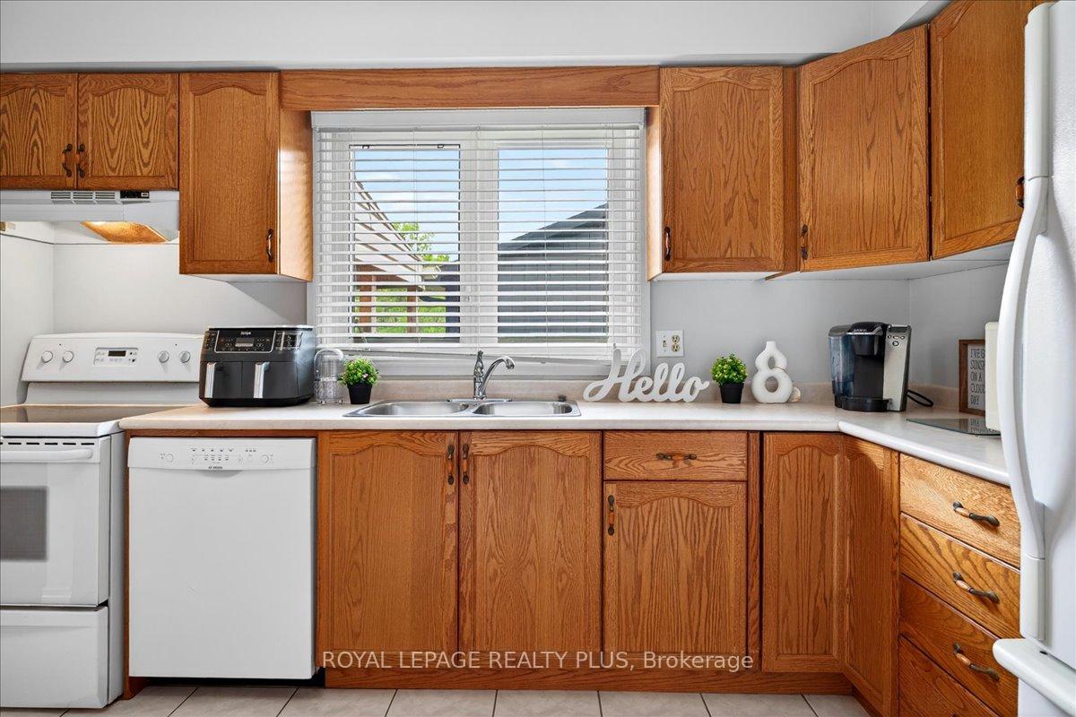 Photo 18 of 4452 Delaney Drive, Burlington, Shoreacres — HOMEH