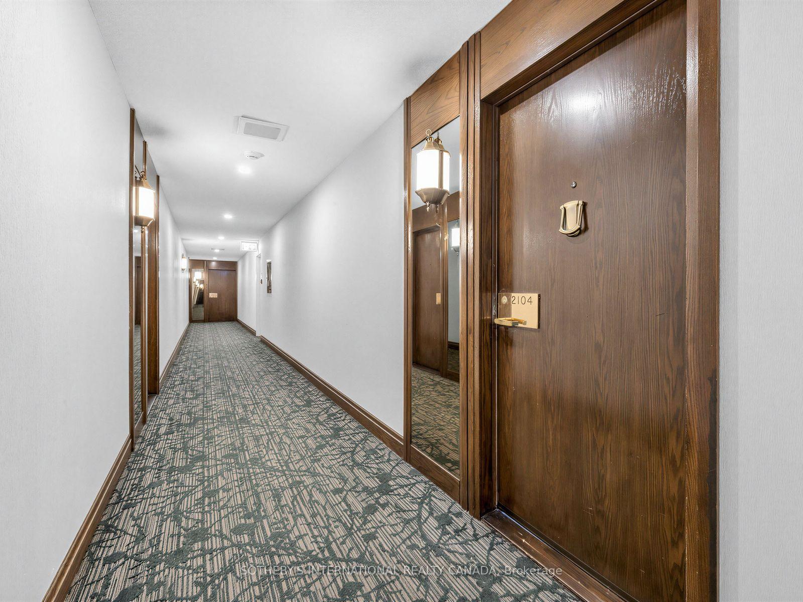 Photo 4 of Unit 2104, 65 Harbour Square, Toronto, Waterfront Communities — HOMEH