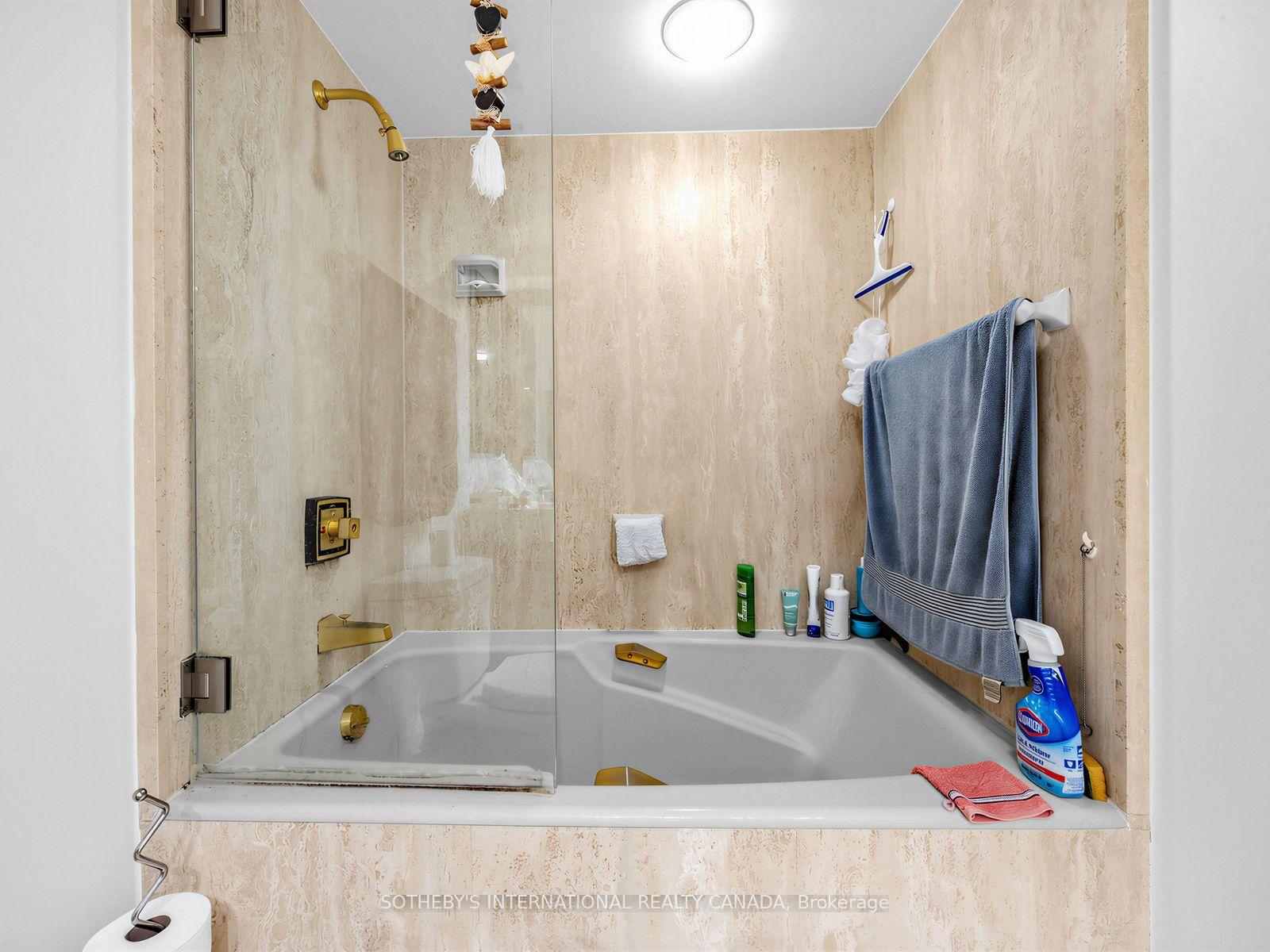 Photo 15 of Unit 2104, 65 Harbour Square, Toronto, Waterfront Communities — HOMEH