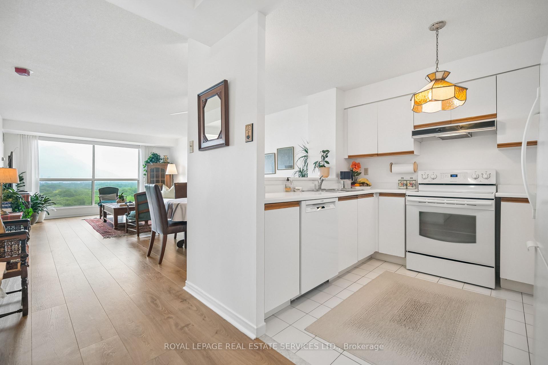 Photo 10 of Unit 1211, 2155 Burnhamthorpe Road, Mississauga, Erin Mills — HOMEH