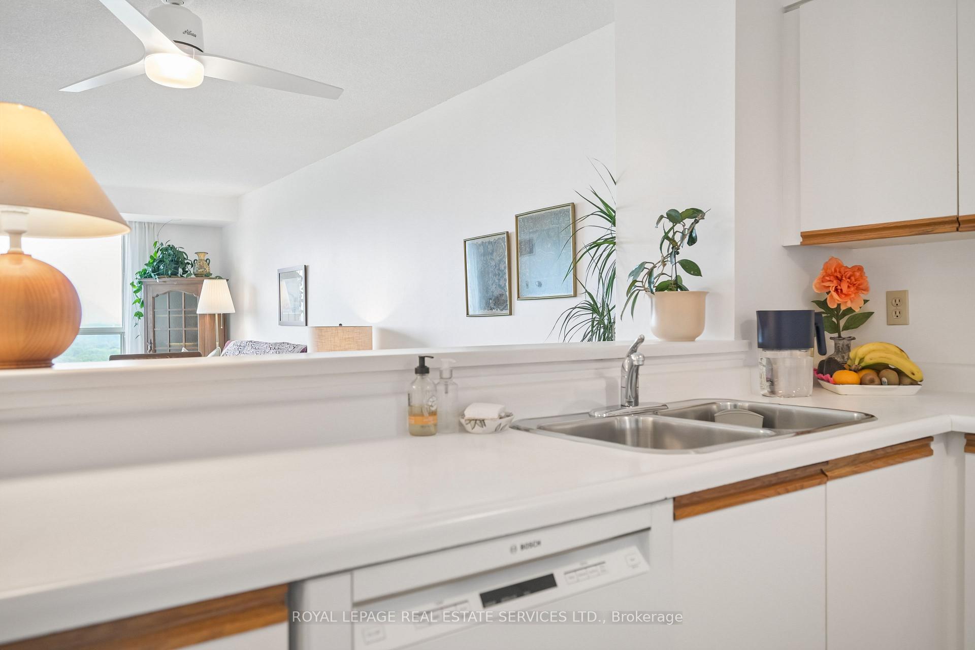Photo 11 of Unit 1211, 2155 Burnhamthorpe Road, Mississauga, Erin Mills — HOMEH