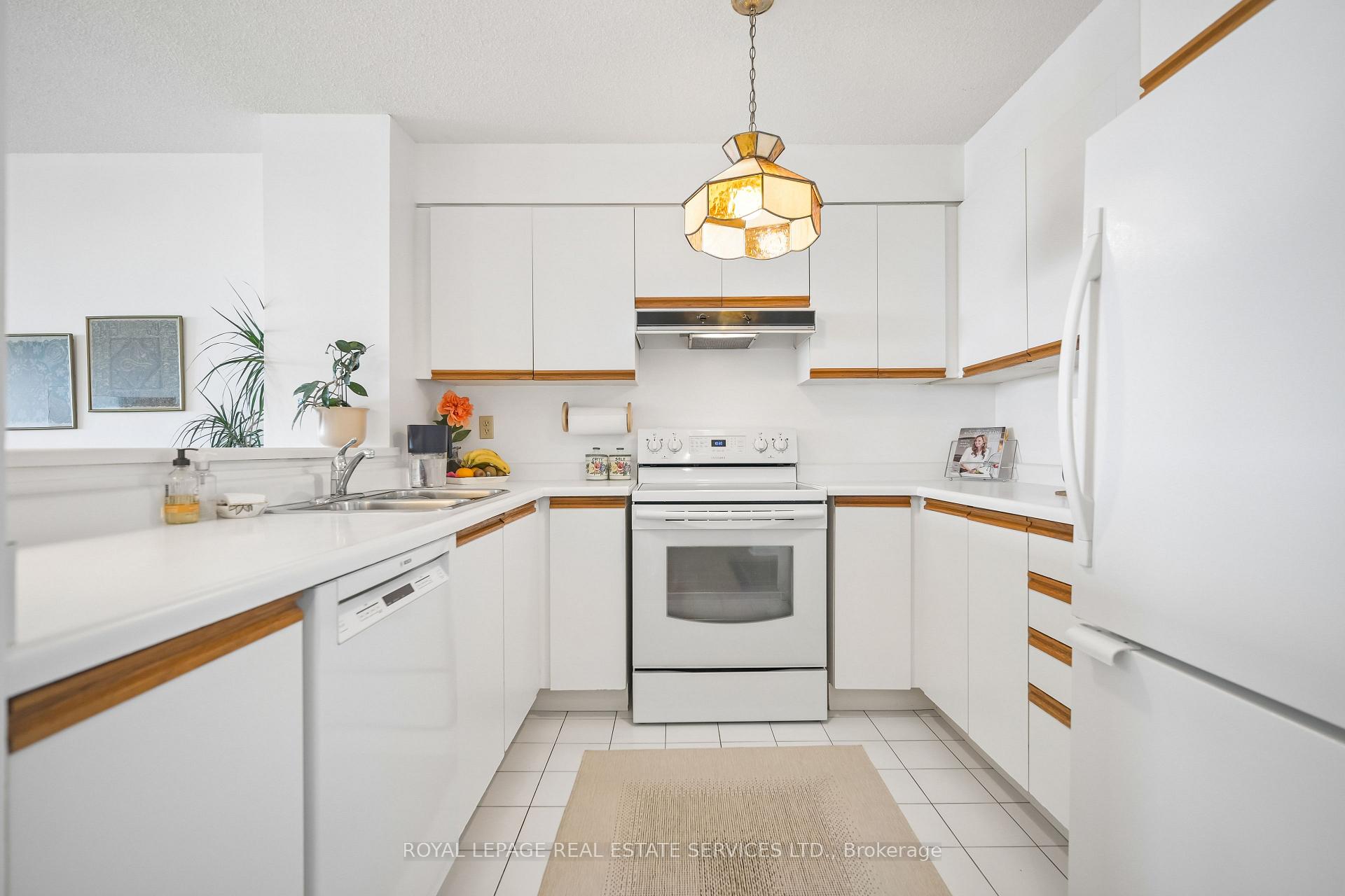 Photo 12 of Unit 1211, 2155 Burnhamthorpe Road, Mississauga, Erin Mills — HOMEH