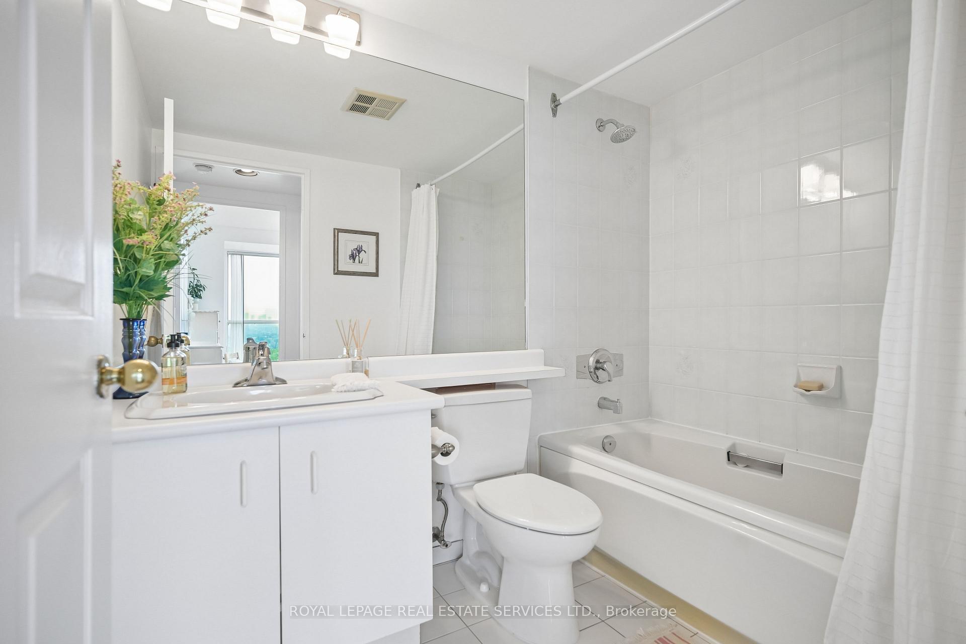 Photo 13 of Unit 1211, 2155 Burnhamthorpe Road, Mississauga, Erin Mills — HOMEH