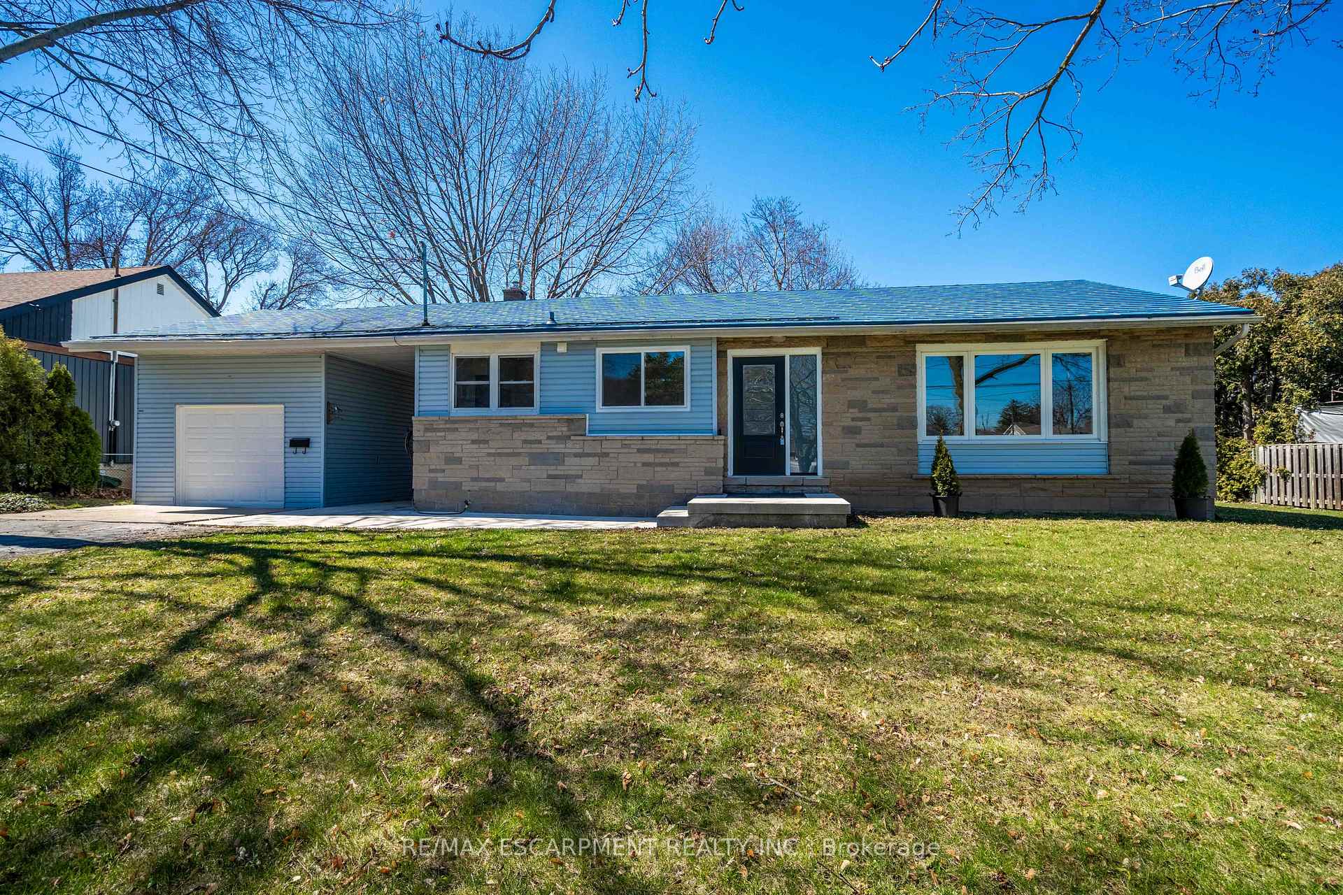 Photo 1 of Unit A, 1 Hill Place, Hamilton, Stoney Creek — HOMEH