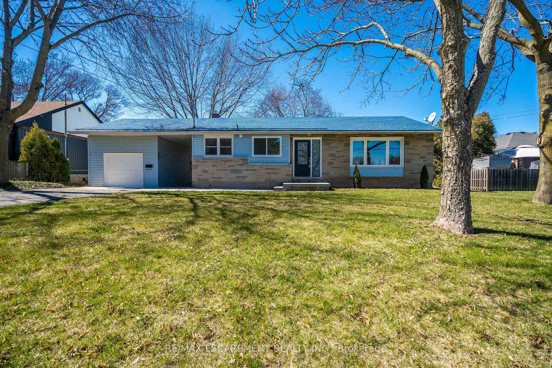 Photo 4 of Unit A, 1 Hill Place, Hamilton, Stoney Creek — HOMEH
