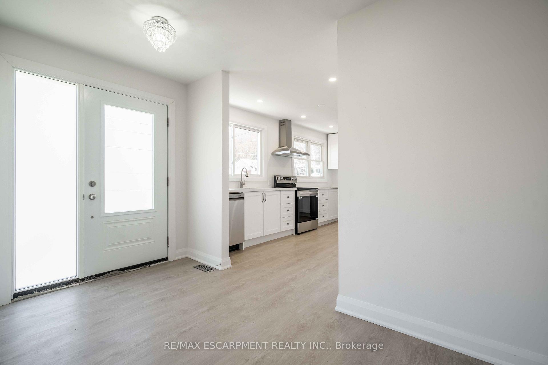 Photo 7 of Unit A, 1 Hill Place, Hamilton, Stoney Creek — HOMEH