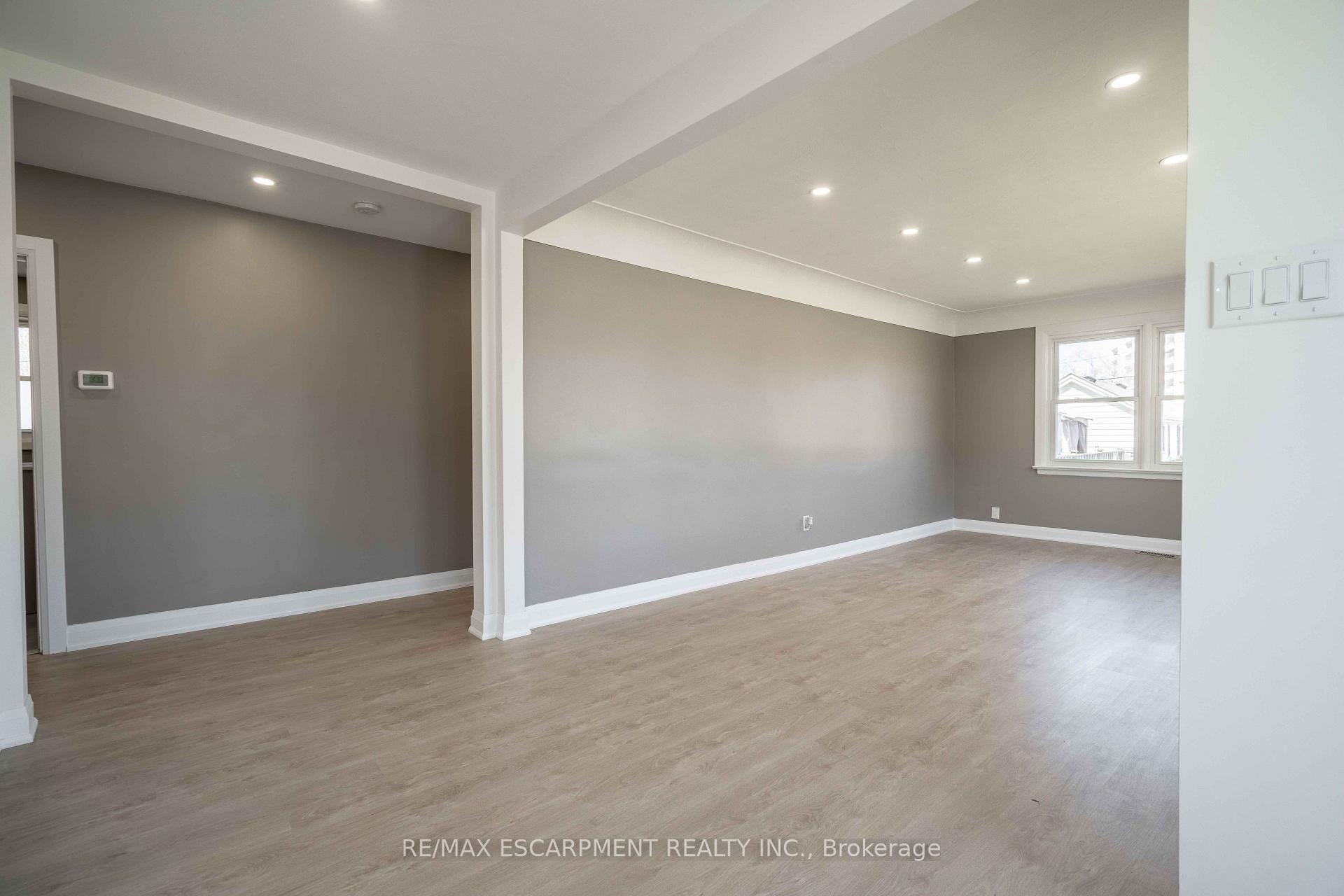 Photo 8 of Unit A, 1 Hill Place, Hamilton, Stoney Creek — HOMEH