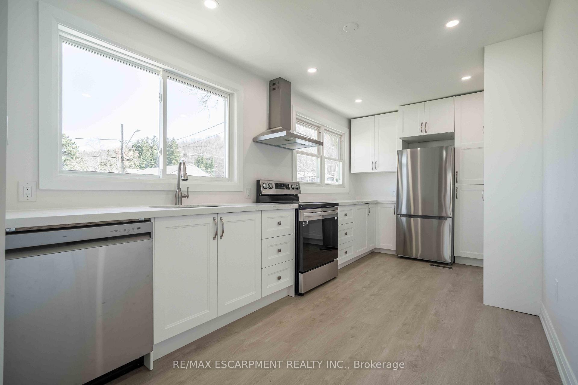 Photo 9 of Unit A, 1 Hill Place, Hamilton, Stoney Creek — HOMEH