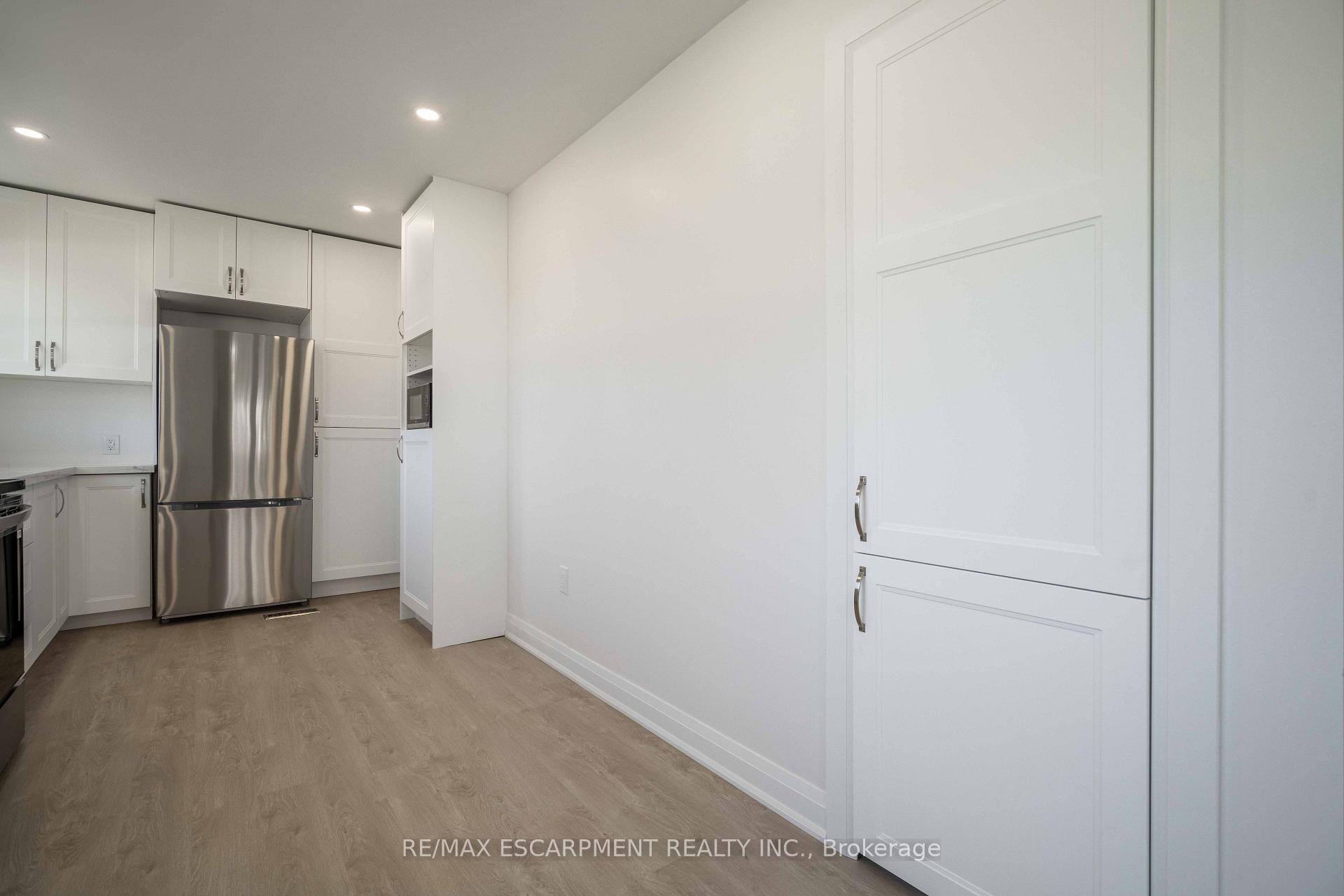 Photo 10 of Unit A, 1 Hill Place, Hamilton, Stoney Creek — HOMEH