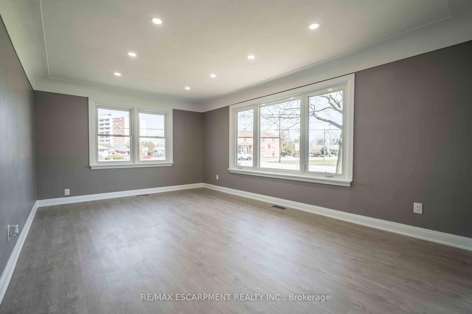 Photo 14 of Unit A, 1 Hill Place, Hamilton, Stoney Creek — HOMEH