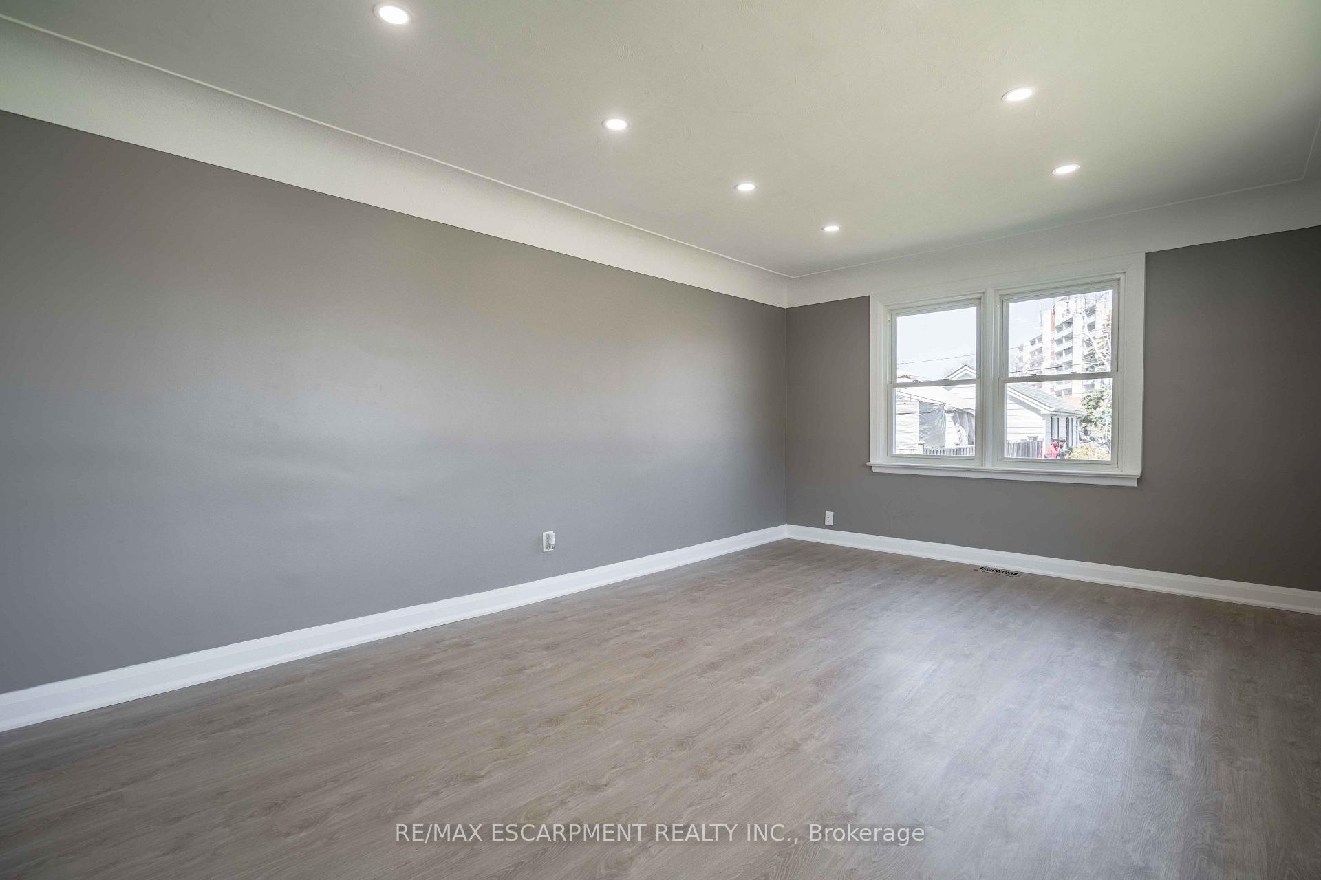 Photo 15 of Unit A, 1 Hill Place, Hamilton, Stoney Creek — HOMEH