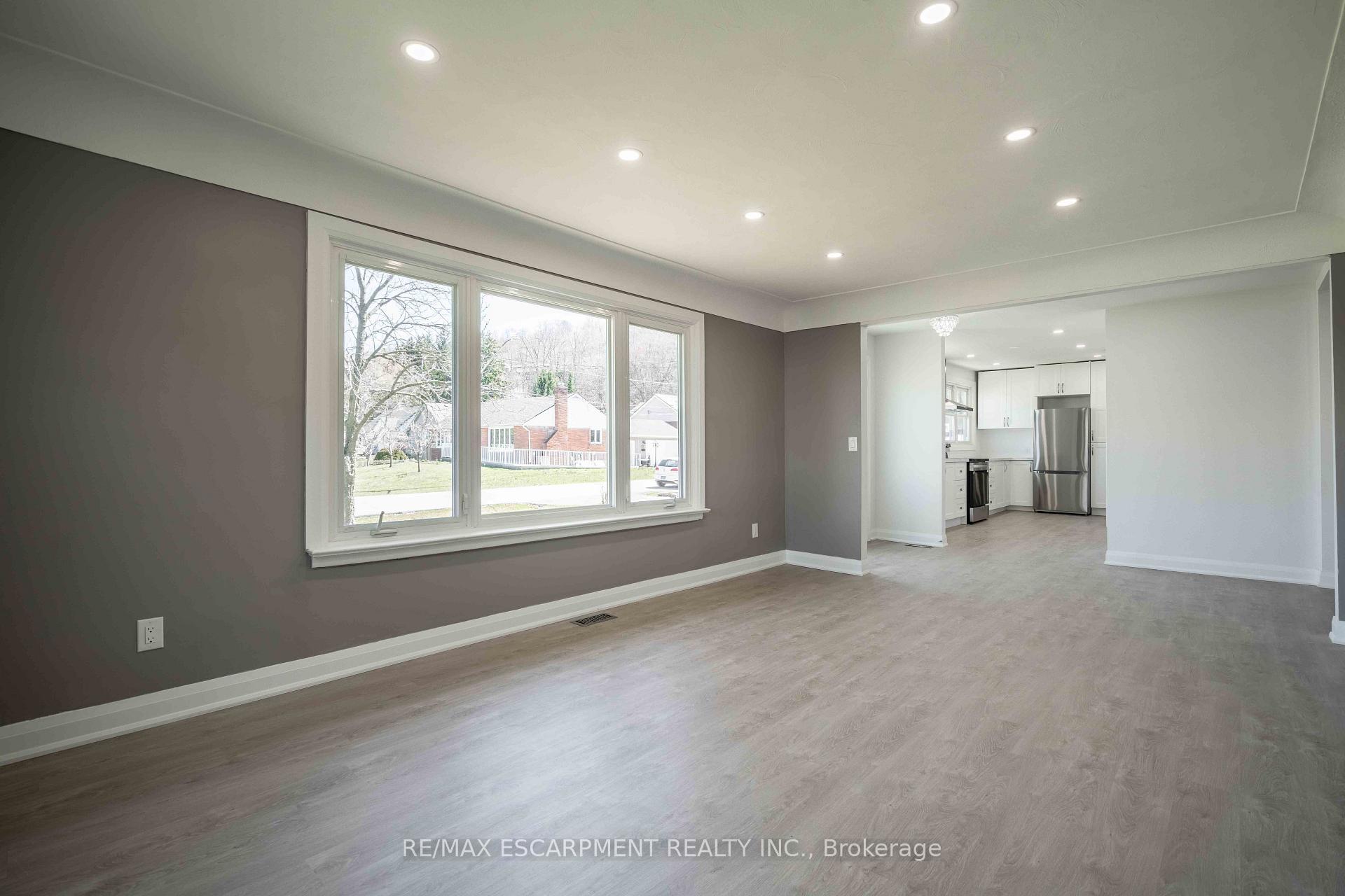 Photo 17 of Unit A, 1 Hill Place, Hamilton, Stoney Creek — HOMEH