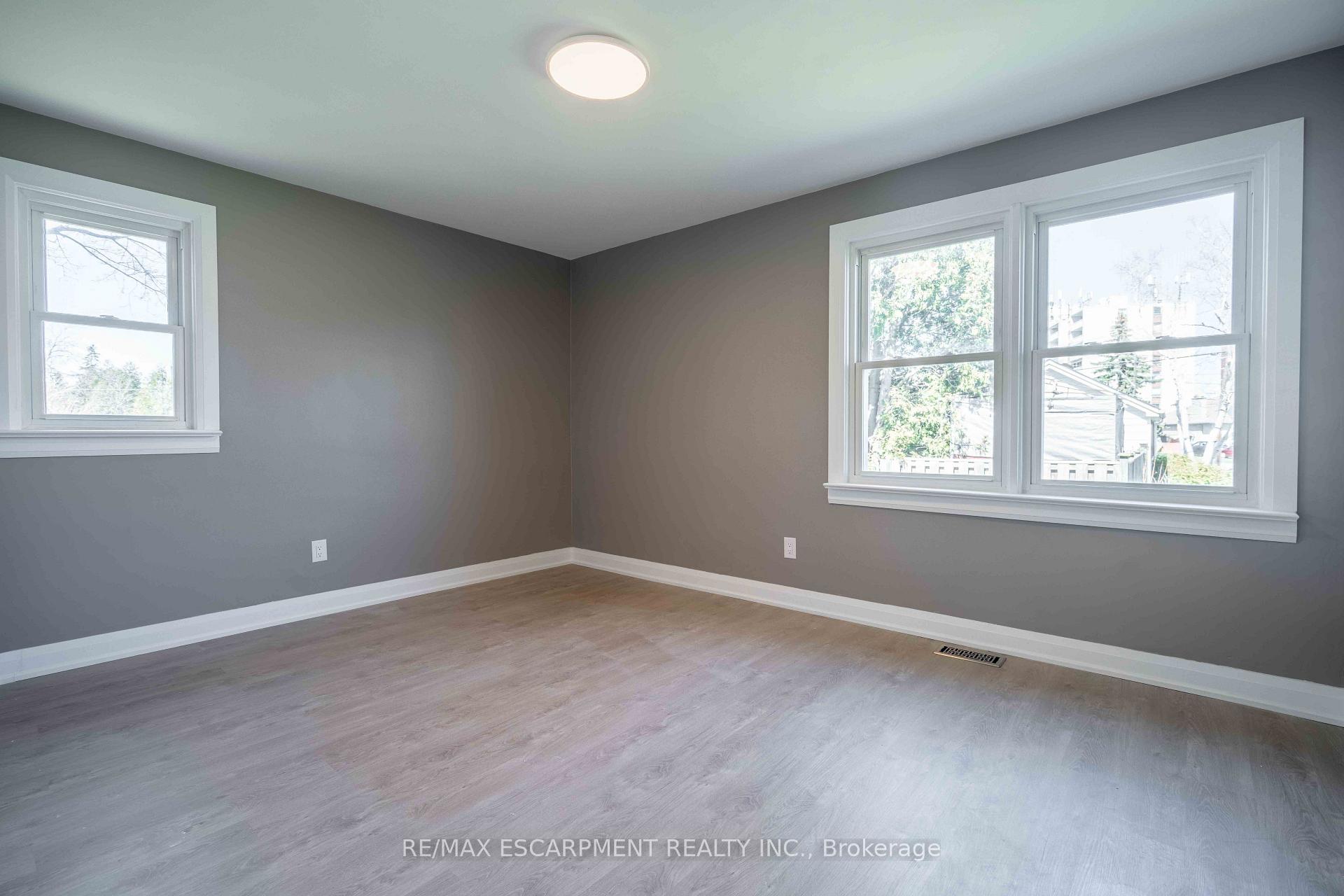 Photo 18 of Unit A, 1 Hill Place, Hamilton, Stoney Creek — HOMEH