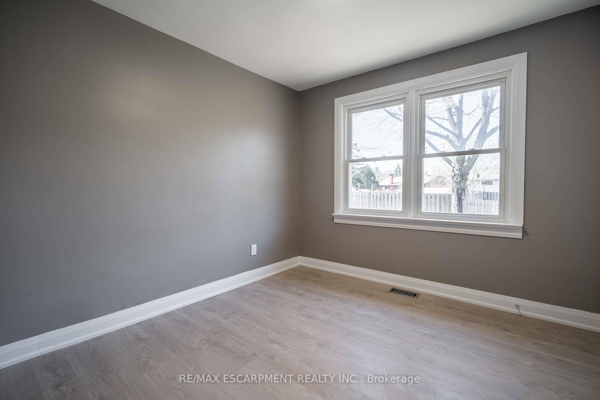 Photo 21 of Unit A, 1 Hill Place, Hamilton, Stoney Creek — HOMEH