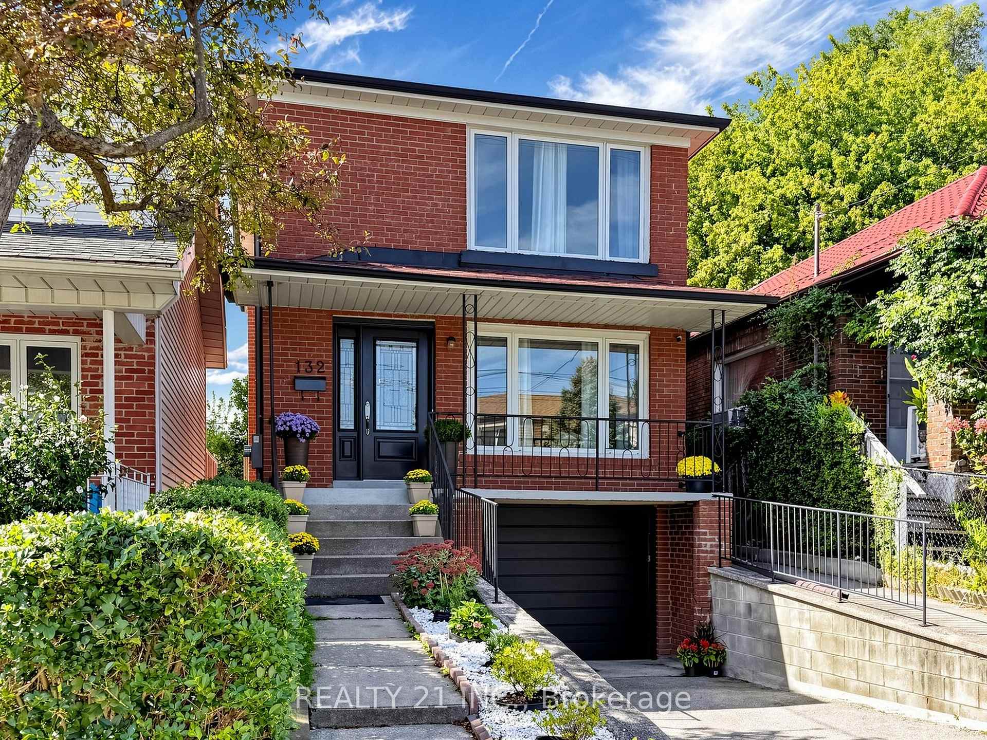 Photo 2 of 132 Harding Boulevard, Scarborough, Birchcliffe-Cliffside — HOMEH