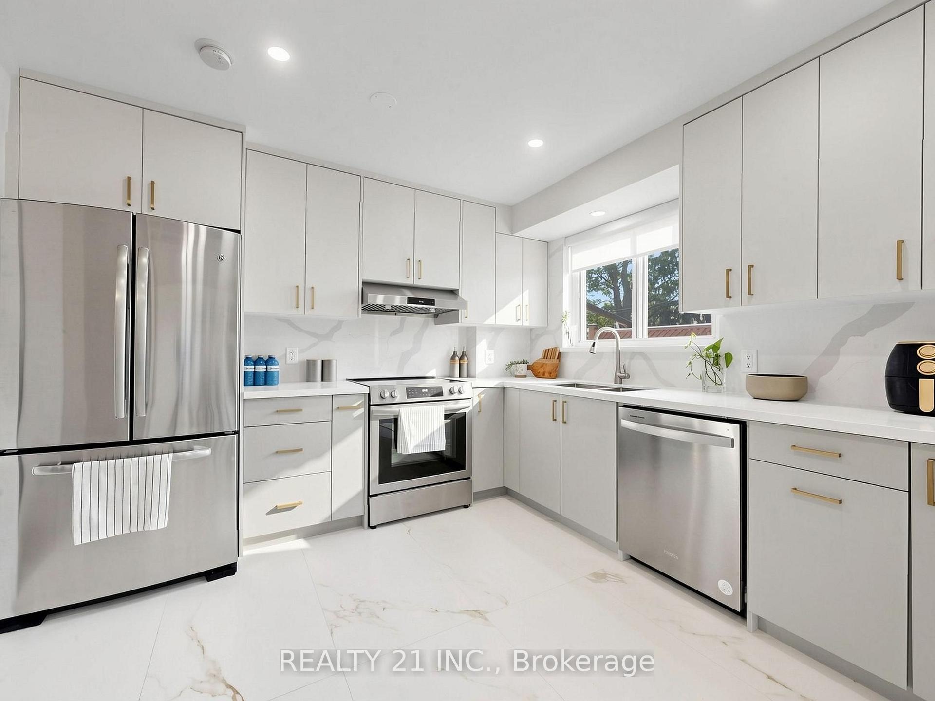 Photo 16 of 132 Harding Boulevard, Scarborough, Birchcliffe-Cliffside — HOMEH