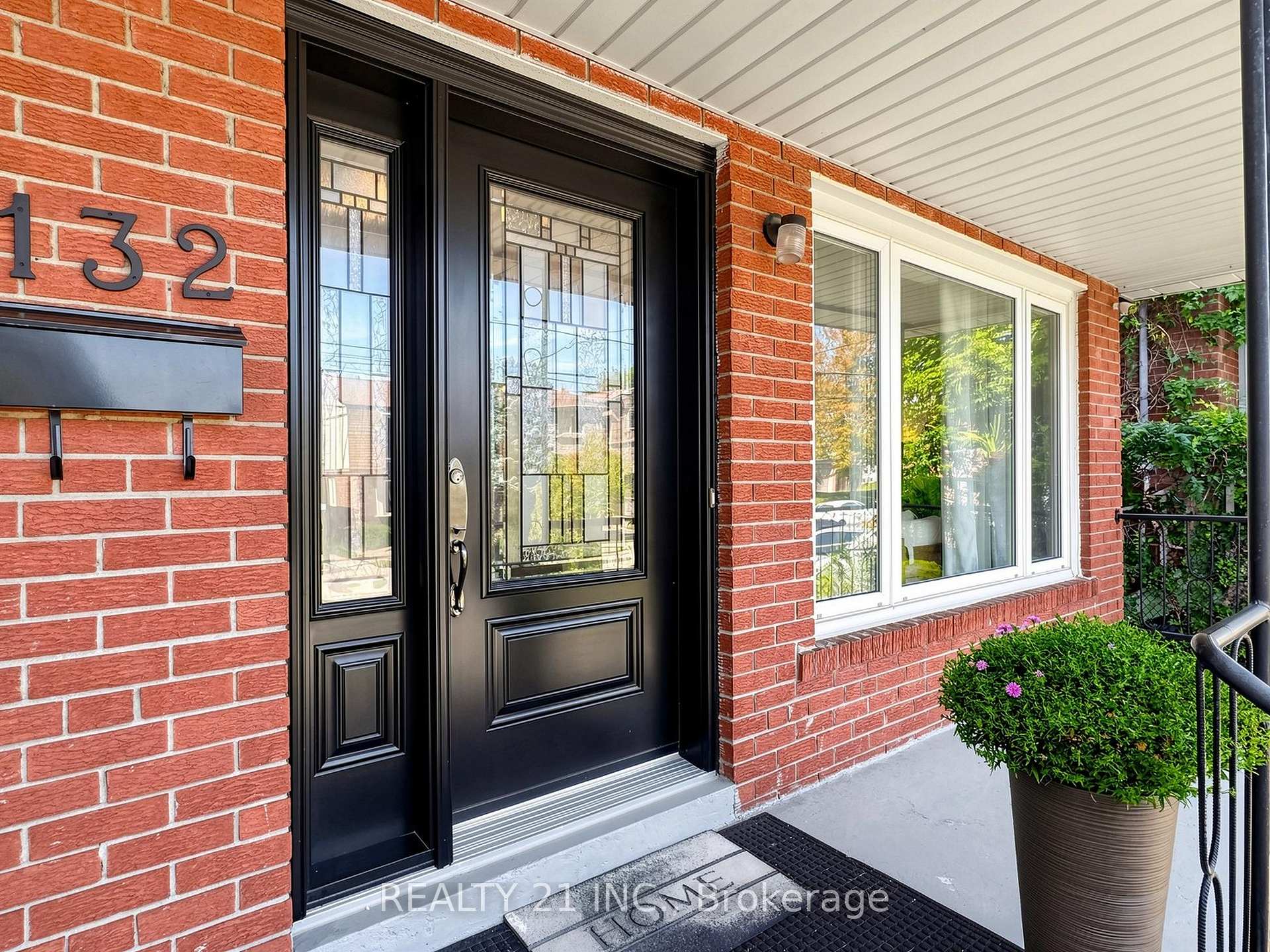 Photo 5 of 132 Harding Boulevard, Scarborough, Birchcliffe-Cliffside — HOMEH