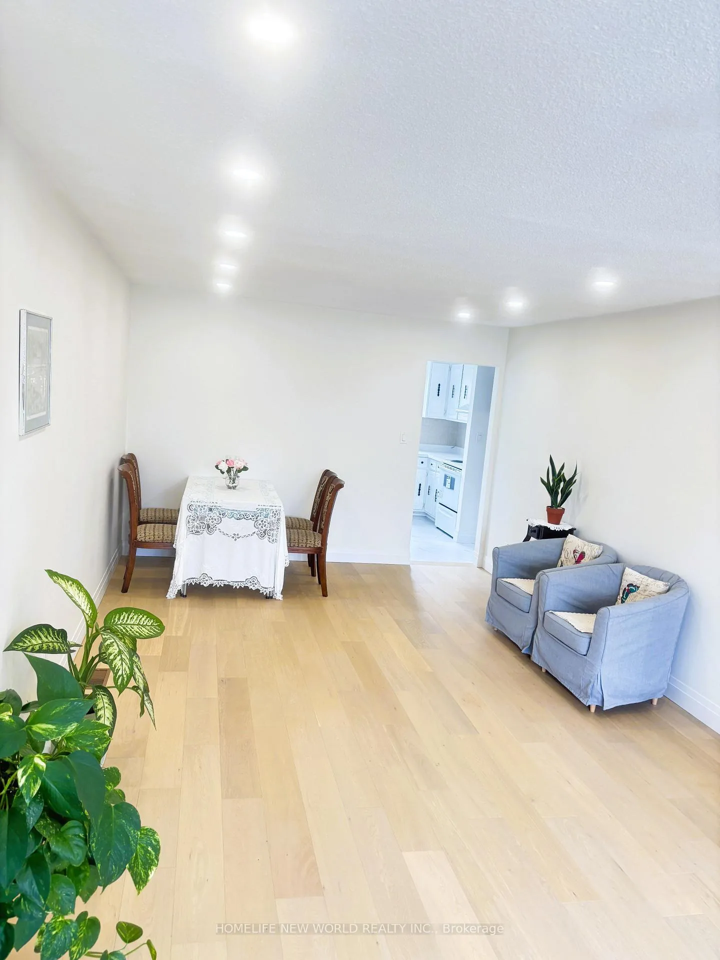 Photo 4 of 93 Corinthian Boulevard, Scarborough, L'Amoreaux — HOMEH