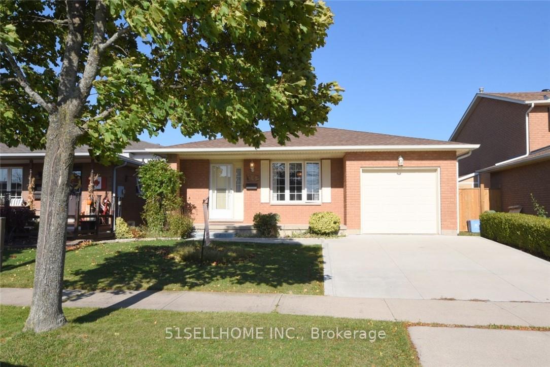 Photo 1 of 26 Featherwood Crescent, Hamilton, Stoney Creek Mountain — HOMEH