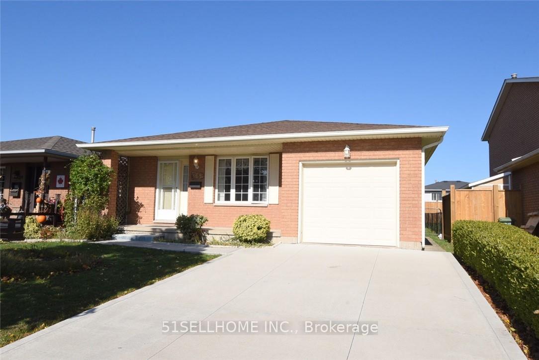 Photo 2 of 26 Featherwood Crescent, Hamilton, Stoney Creek Mountain — HOMEH