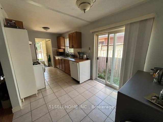 Photo 8 of 26 Featherwood Crescent, Hamilton, Stoney Creek Mountain — HOMEH