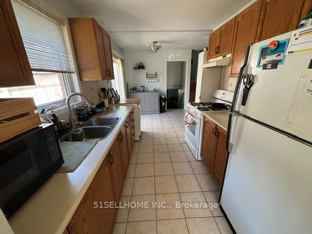 Photo 9 of 26 Featherwood Crescent, Hamilton, Stoney Creek Mountain — HOMEH