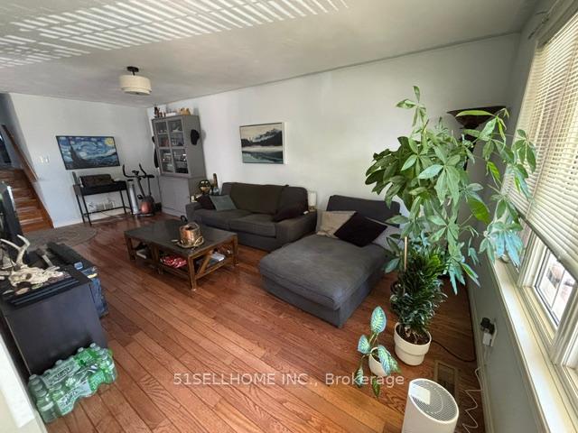 Photo 13 of 26 Featherwood Crescent, Hamilton, Stoney Creek Mountain — HOMEH