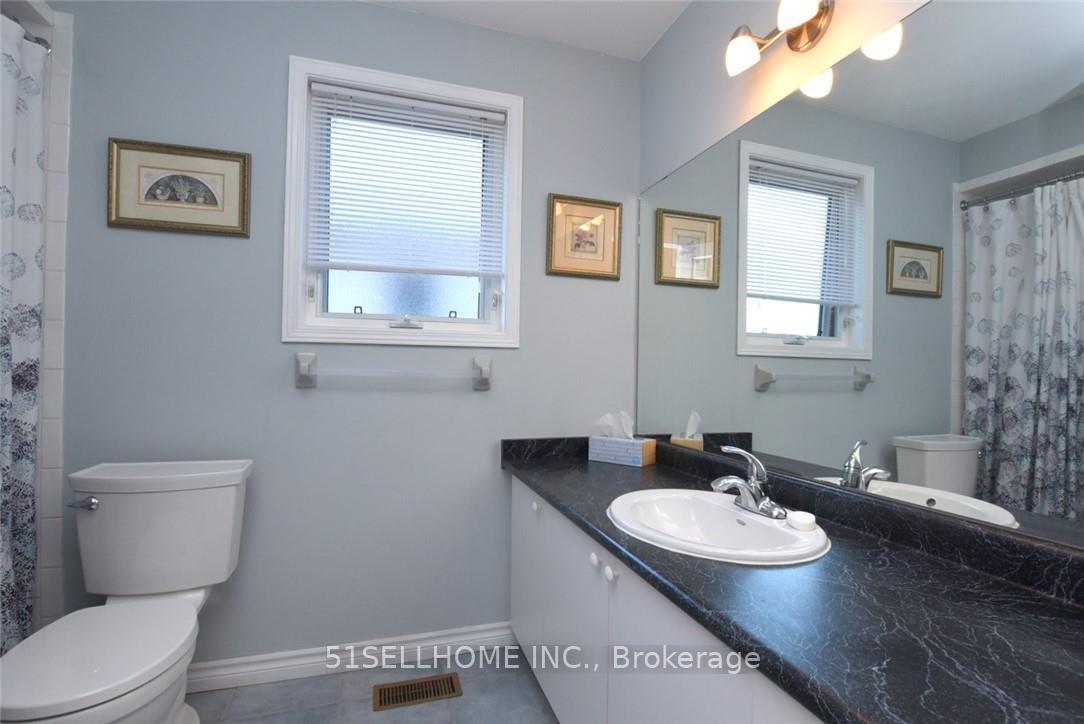 Photo 24 of 26 Featherwood Crescent, Hamilton, Stoney Creek Mountain — HOMEH