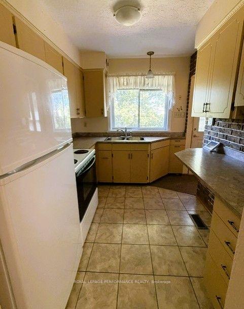 Photo 14 of 418 Bellevue Crescent, Cornwall, Cornwall — HOMEH