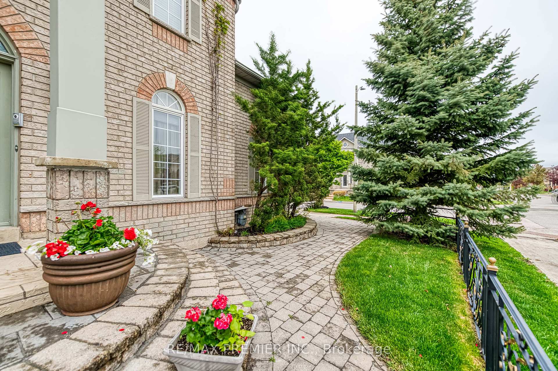 Photo 3 of Unit Bsmt, 1 Johnswood Crescent, Vaughan, Vellore Village — HOMEH