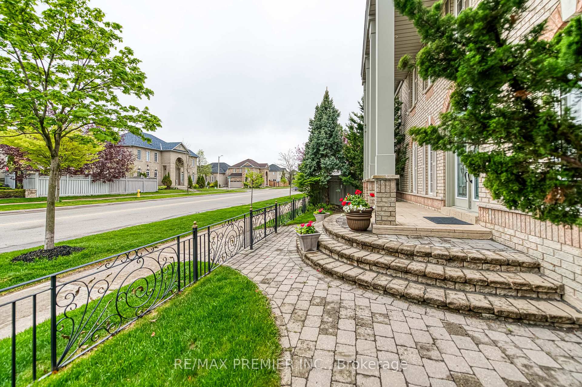 Photo 4 of Unit Bsmt, 1 Johnswood Crescent, Vaughan, Vellore Village — HOMEH