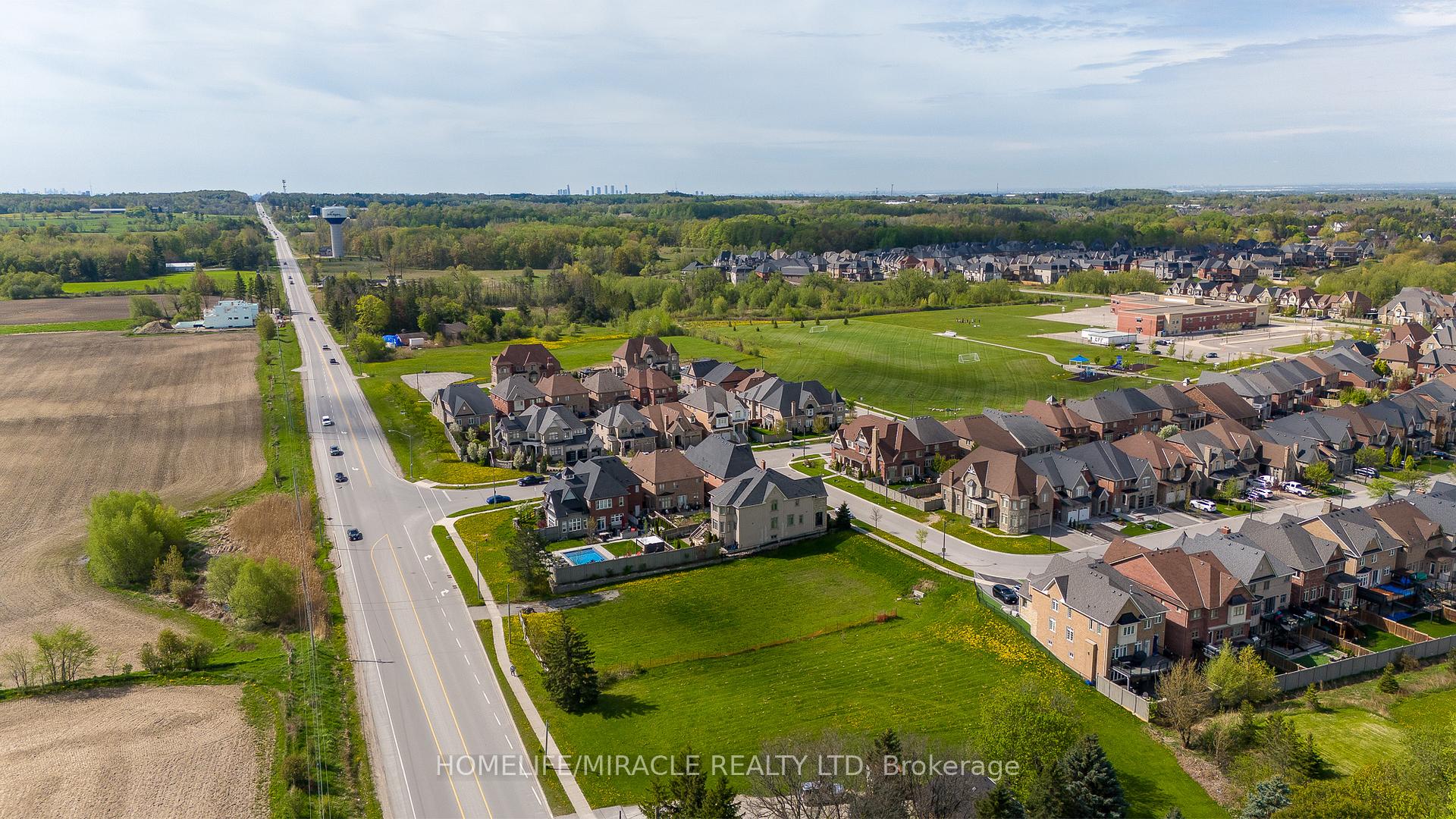 Photo 34 of 7 Nicort Road, King, King City — HOMEH