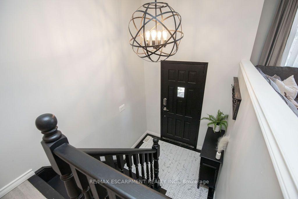 Photo 25 of 57 Valery Court, Hamilton, Gilbert — HOMEH