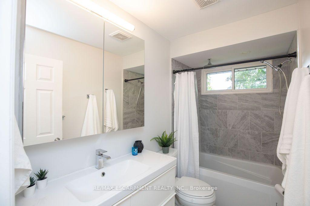 Photo 30 of 57 Valery Court, Hamilton, Gilbert — HOMEH
