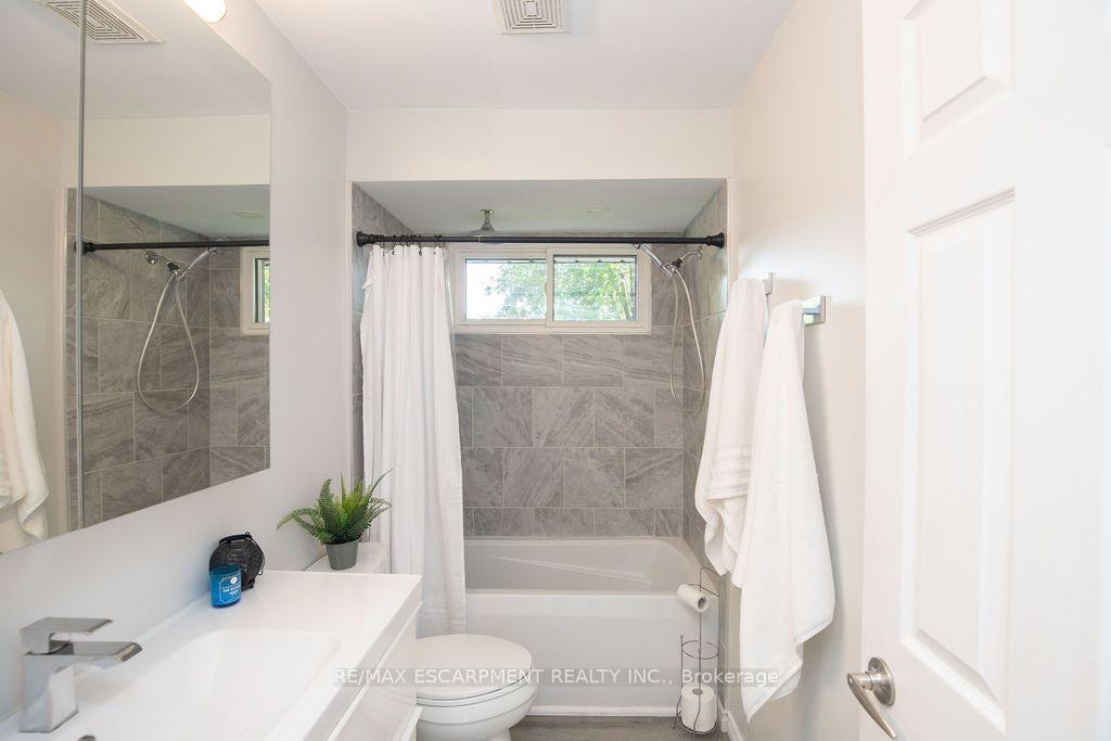 Photo 31 of 57 Valery Court, Hamilton, Gilbert — HOMEH