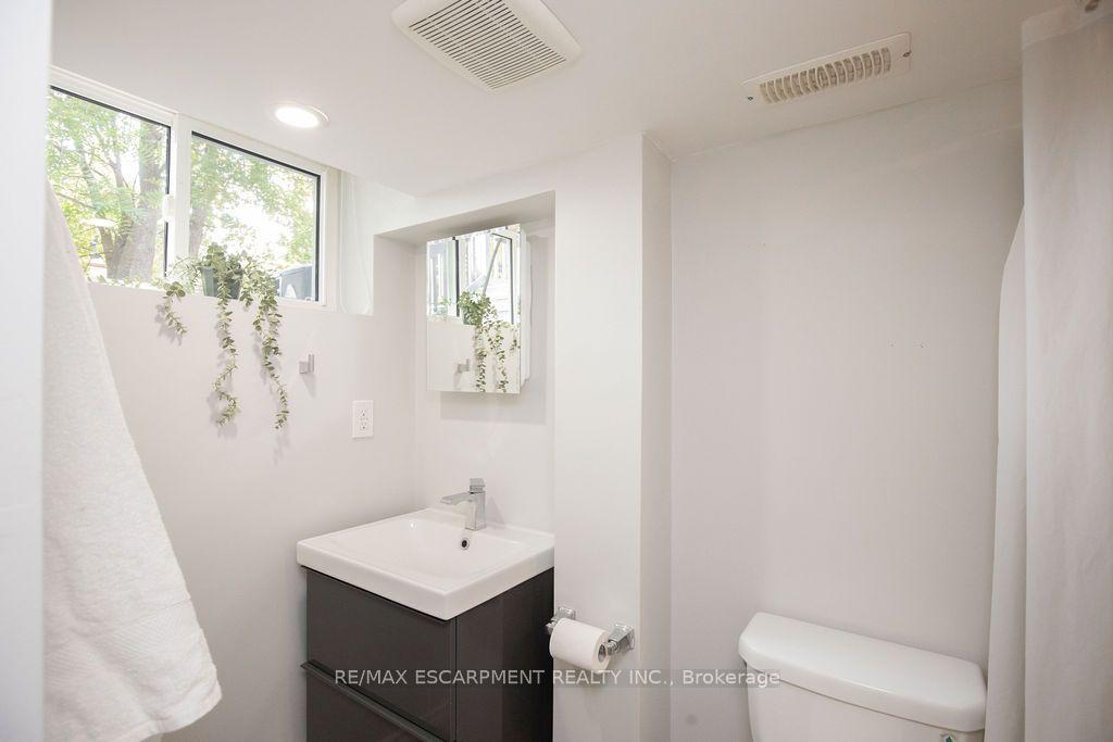Photo 38 of 57 Valery Court, Hamilton, Gilbert — HOMEH