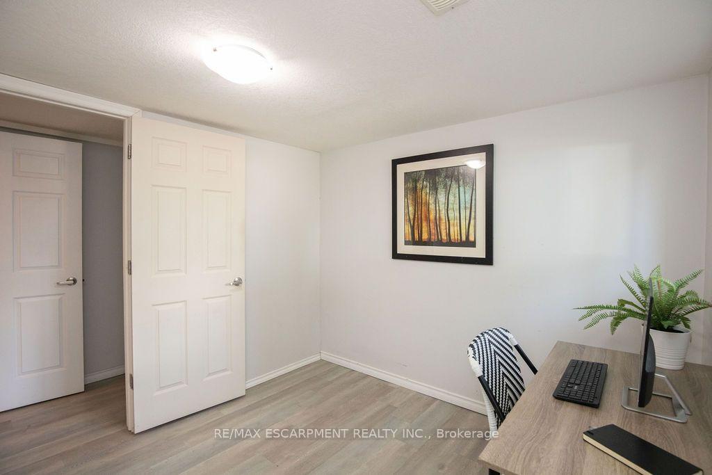 Photo 42 of 57 Valery Court, Hamilton, Gilbert — HOMEH