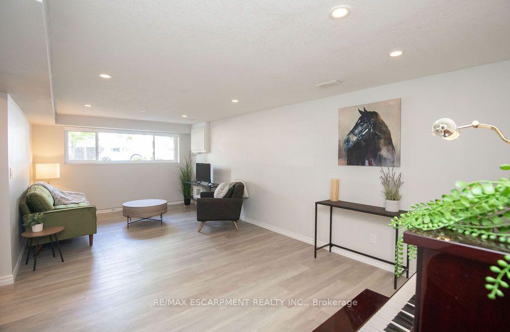 Photo 44 of 57 Valery Court, Hamilton, Gilbert — HOMEH