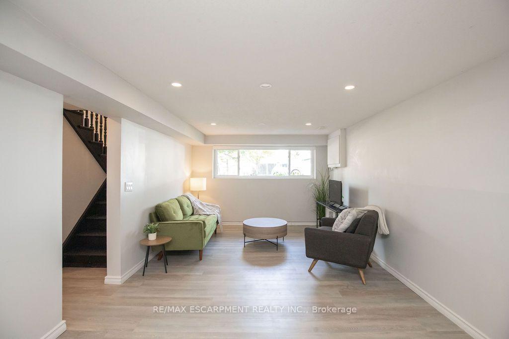 Photo 45 of 57 Valery Court, Hamilton, Gilbert — HOMEH