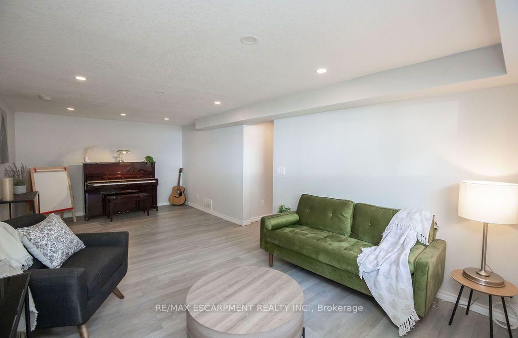 Photo 48 of 57 Valery Court, Hamilton, Gilbert — HOMEH