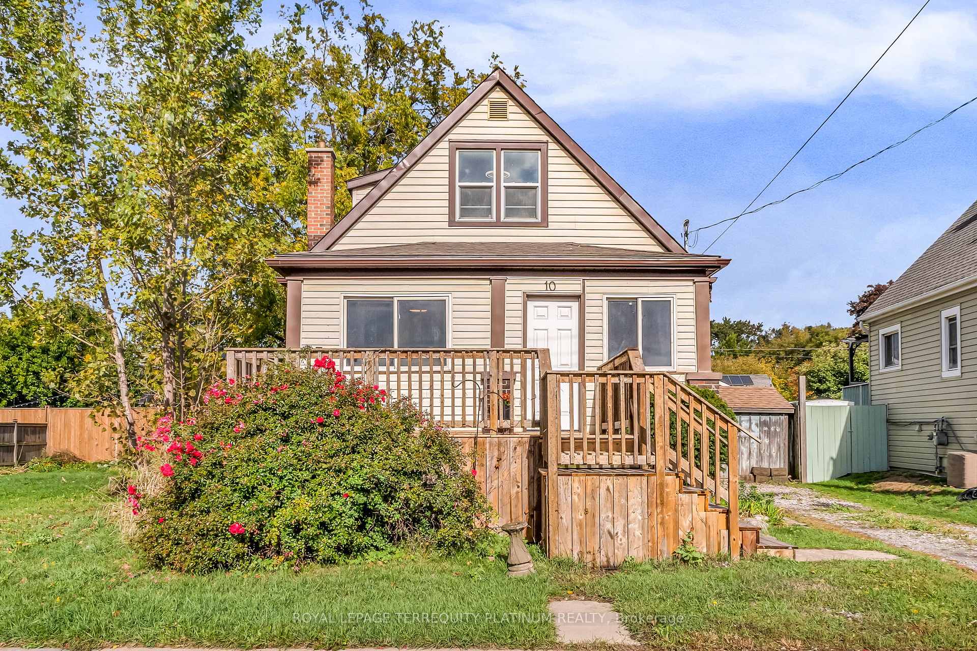 Photo 2 of 10 Locarno Avenue, Hamilton, Hamilton Beach — HOMEH