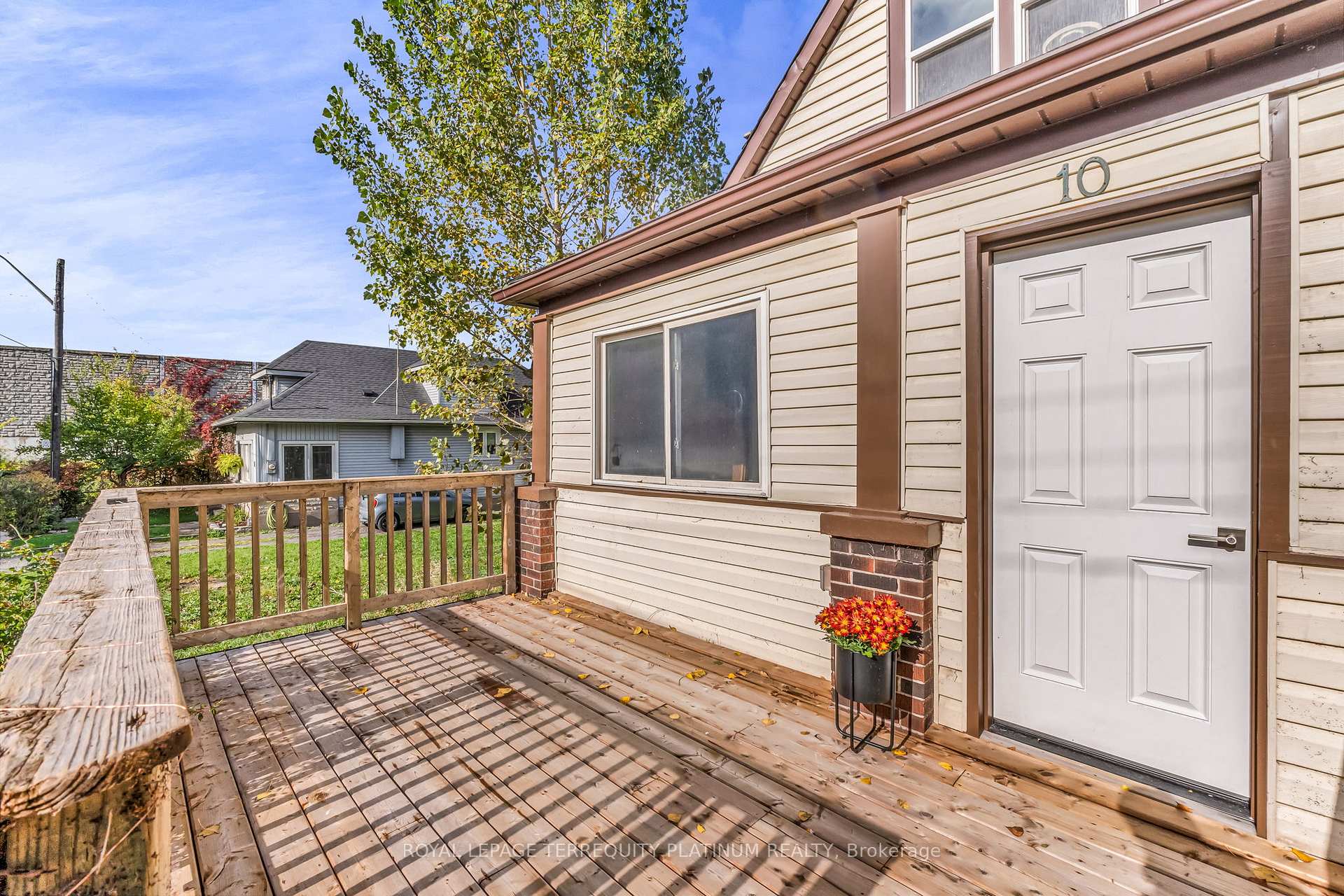 Photo 4 of 10 Locarno Avenue, Hamilton, Hamilton Beach — HOMEH