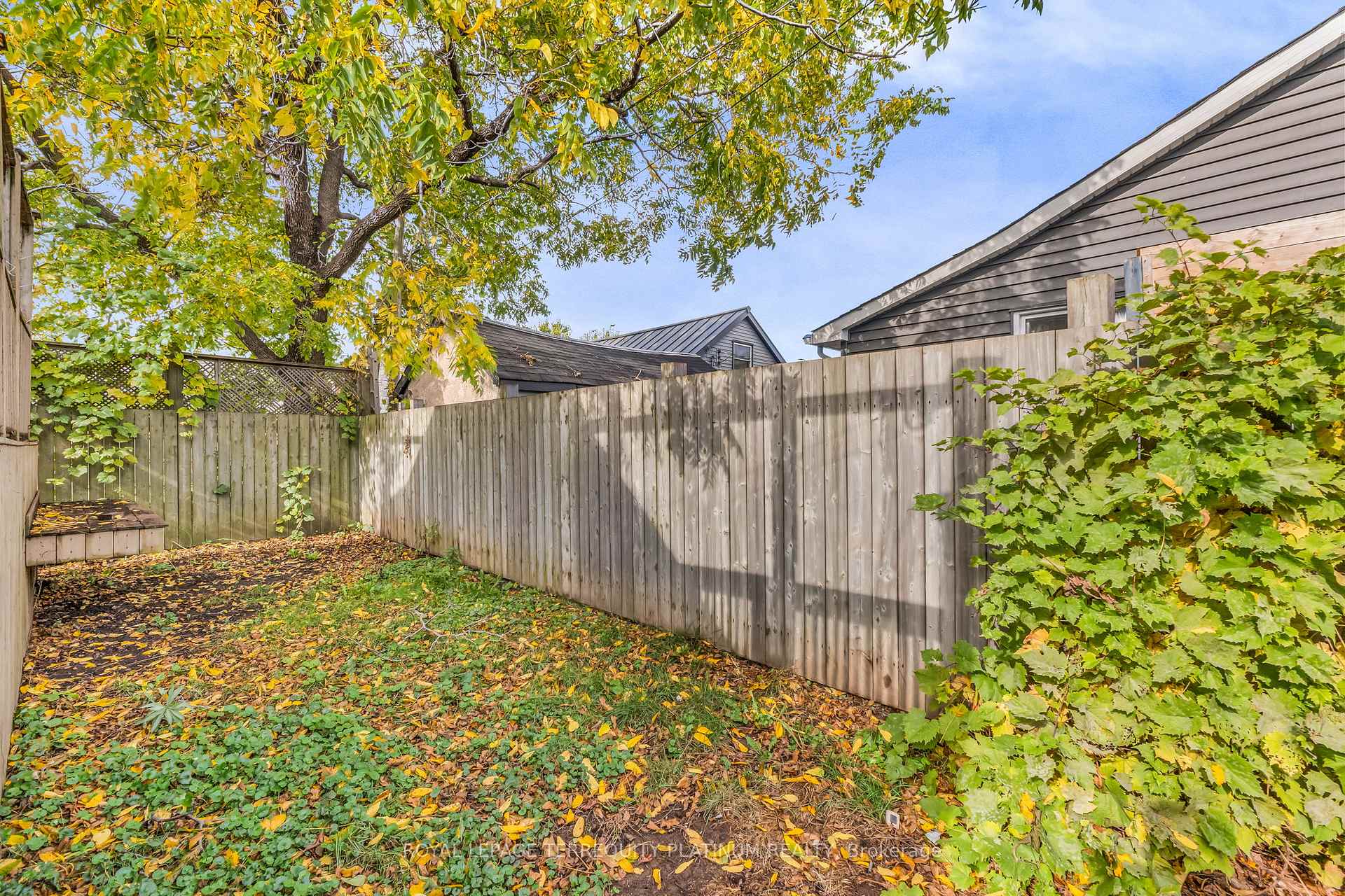 Photo 34 of 10 Locarno Avenue, Hamilton, Hamilton Beach — HOMEH