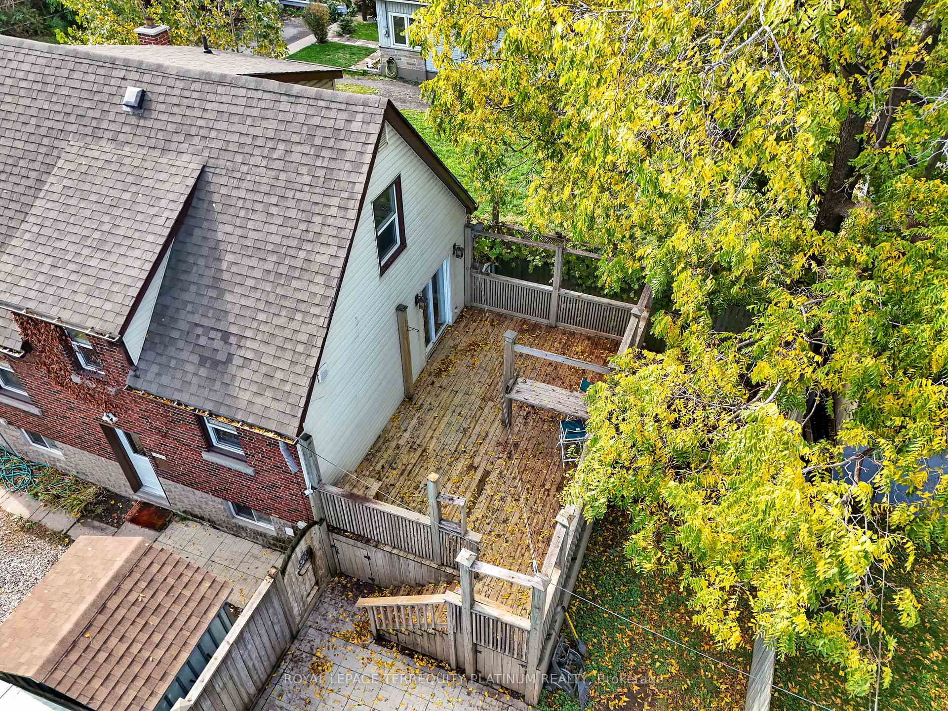 Photo 46 of 10 Locarno Avenue, Hamilton, Hamilton Beach — HOMEH