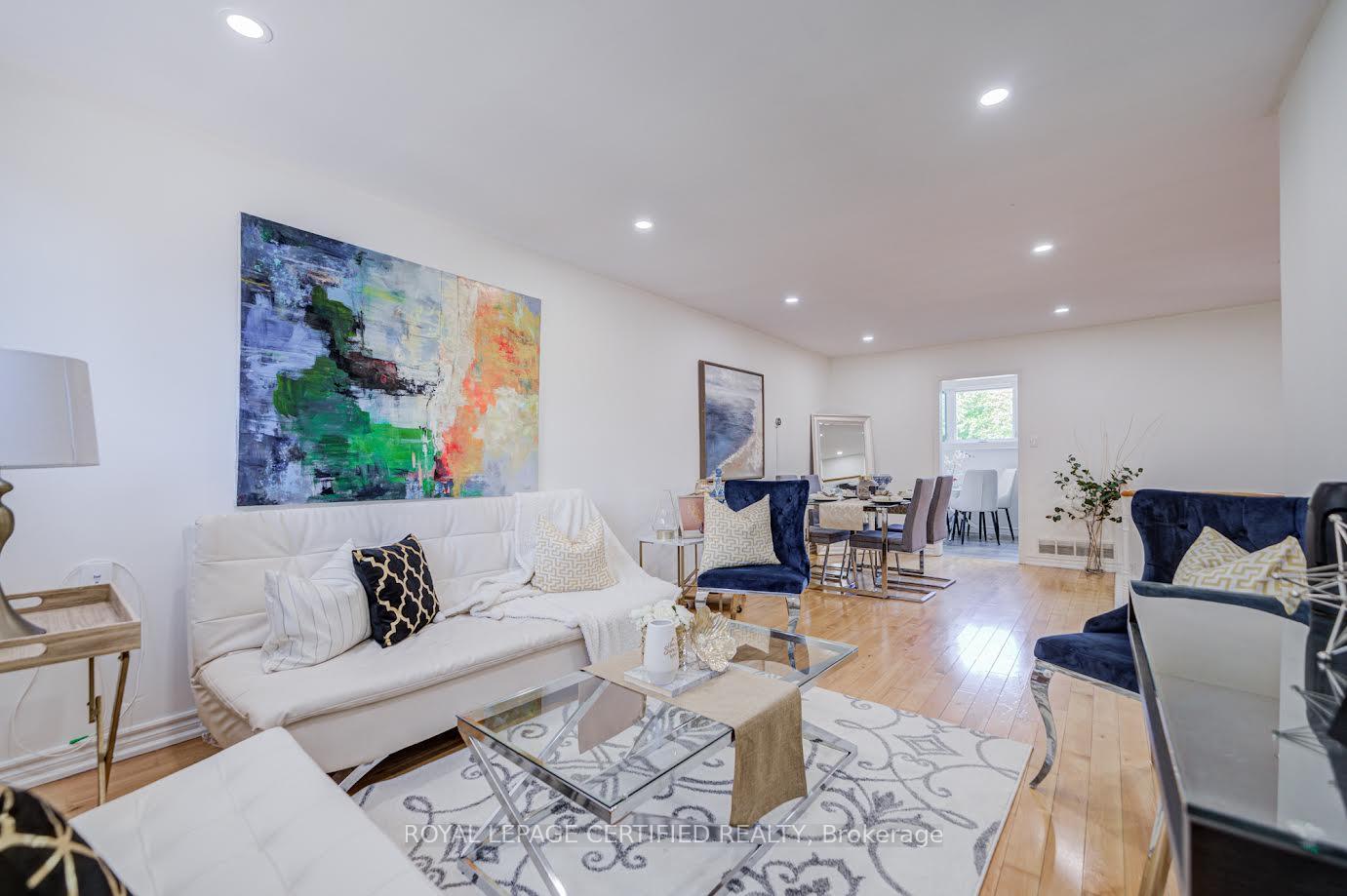 Photo 2 of 79 Samson Crescent, Scarborough, Woburn — HOMEH