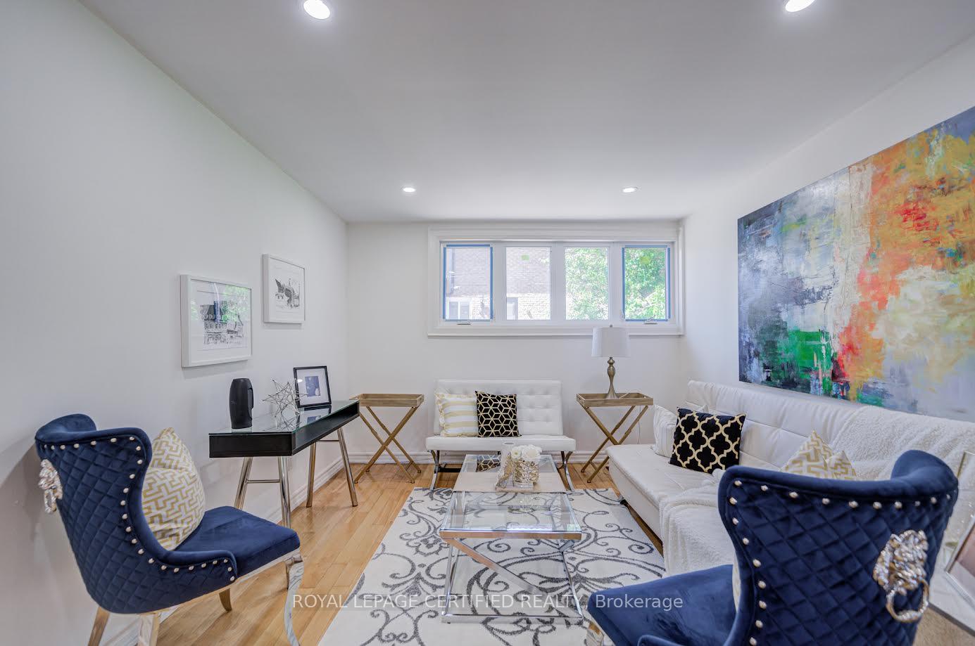 Photo 5 of 79 Samson Crescent, Scarborough, Woburn — HOMEH