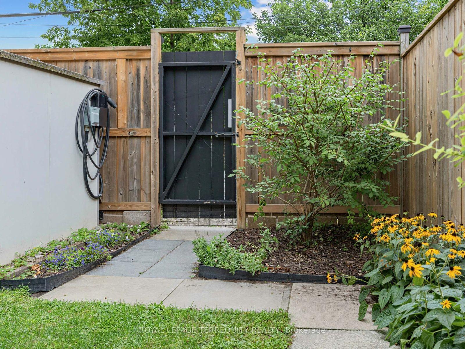 Photo 33 of 22 Montye Avenue, Toronto, Runnymede-Bloor West Village — HOMEH